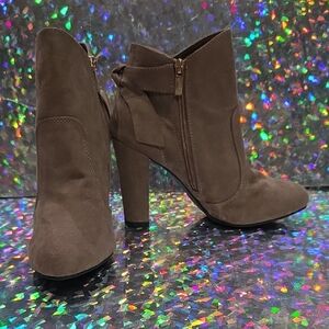 BAMBOO Chic Bow-in Back/ Brown Heeled Boots